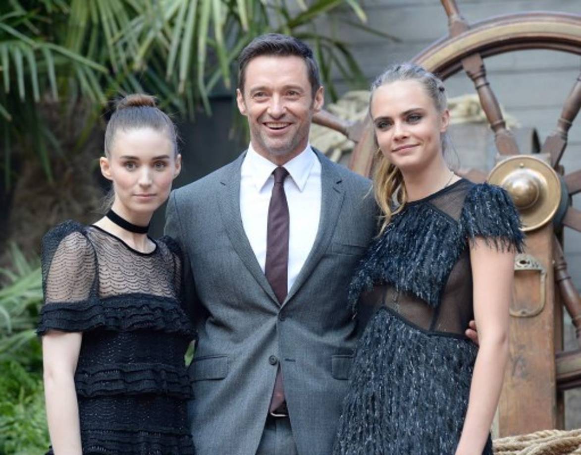 También Cara se tomó fotos con Rooney Mara y Hugh Jackman.