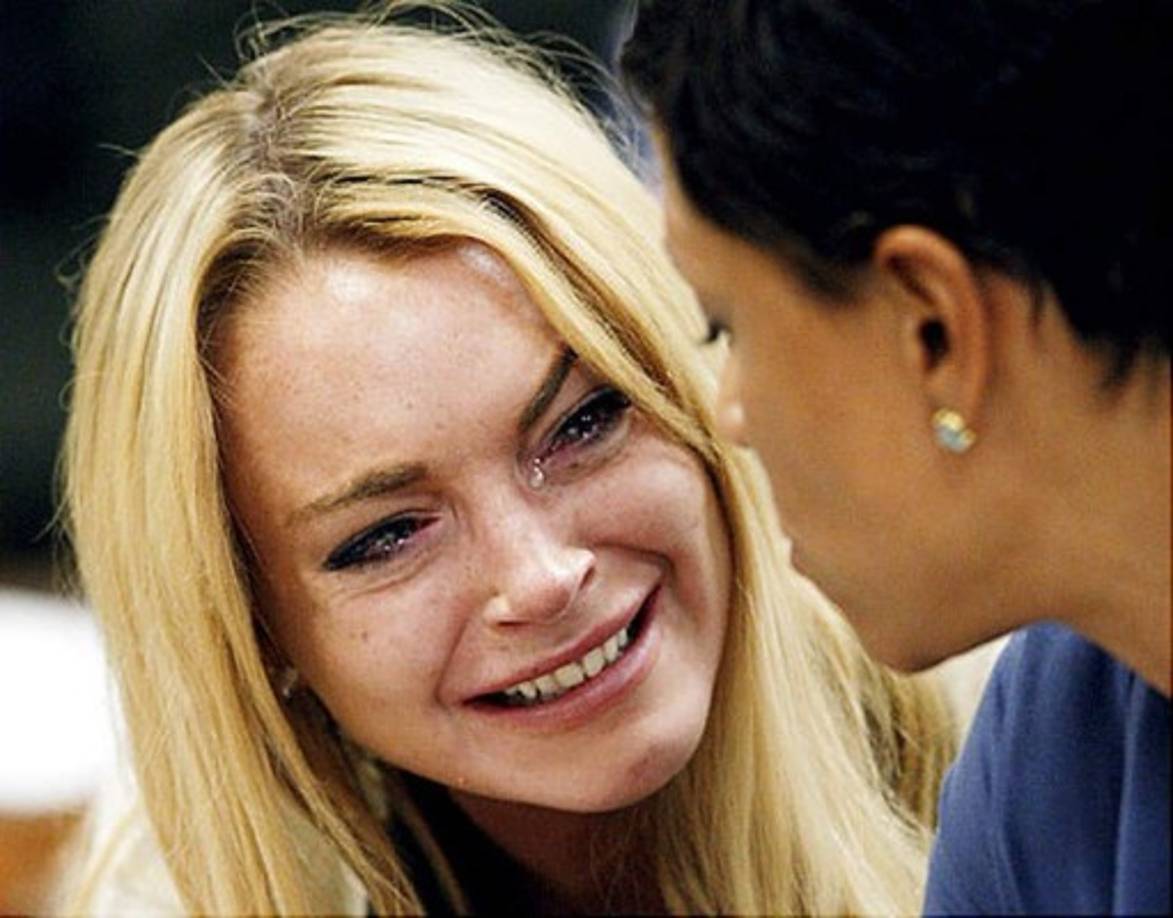 Ya en 2007 la estrella había sido sentenciada a pasar un día en prisión al declararse culpable de cinco de siete cargos relacionados con su detención por conducir ebria. En abril de 2011 pasó cinco horas detenida y en noviembre de ese año volvió a Lynwood para iniciar su sentencia de 30 días por no haber cumplido con su servicio comunitario, pero debido a la sobrepoblación, fue liberada apenas horas después de su ingreso.