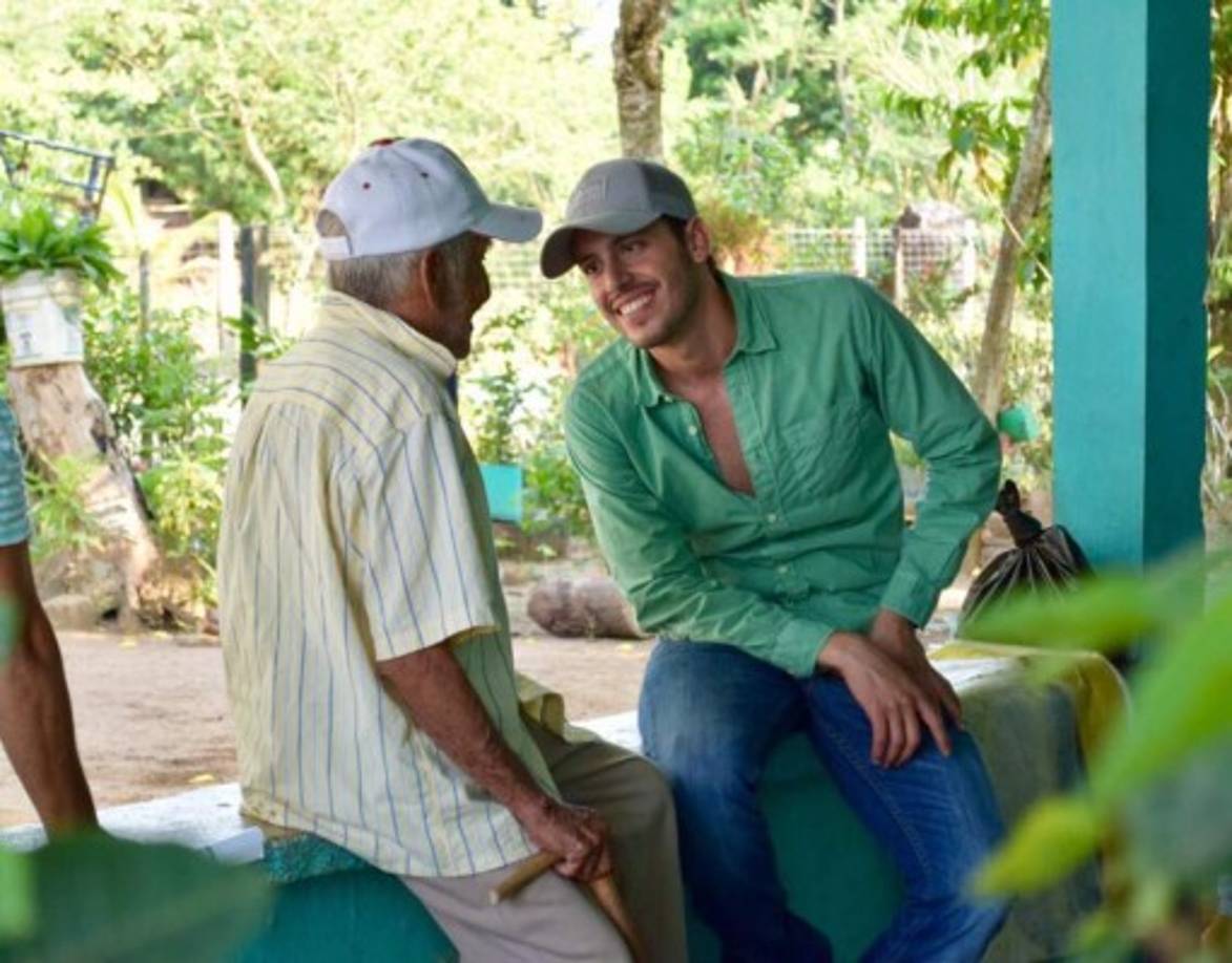 En las redes sociales esta causando furor, ya que comentan las jovencitas que es un sujeto de 'buen ver'.