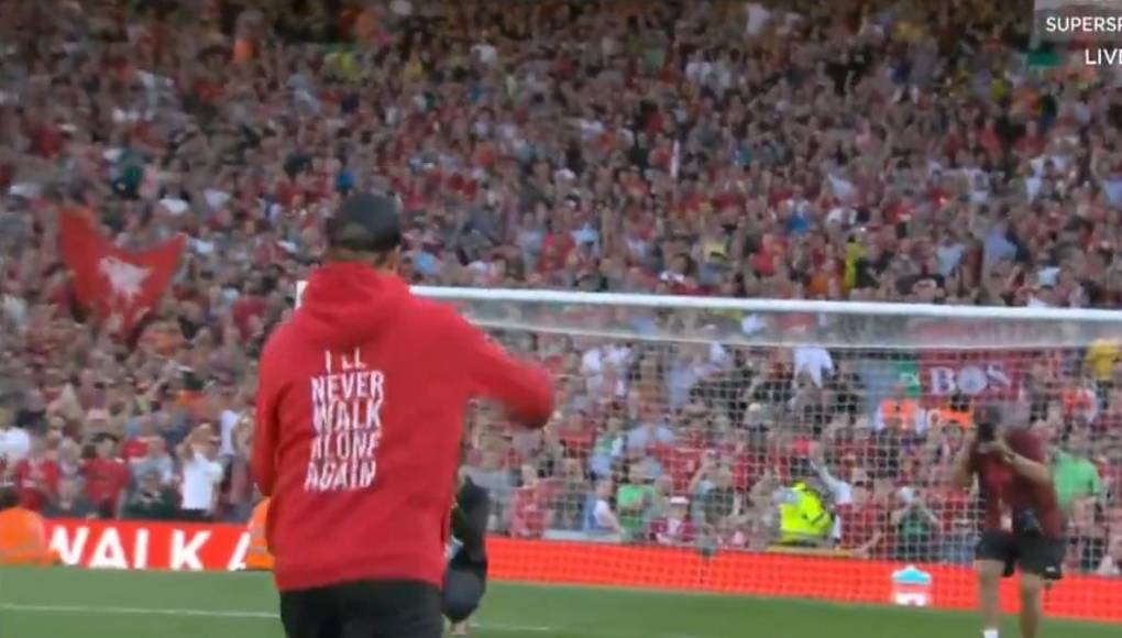 Y Klopp también aprovechó para compartir su festejo con la afición del Liverpool. 