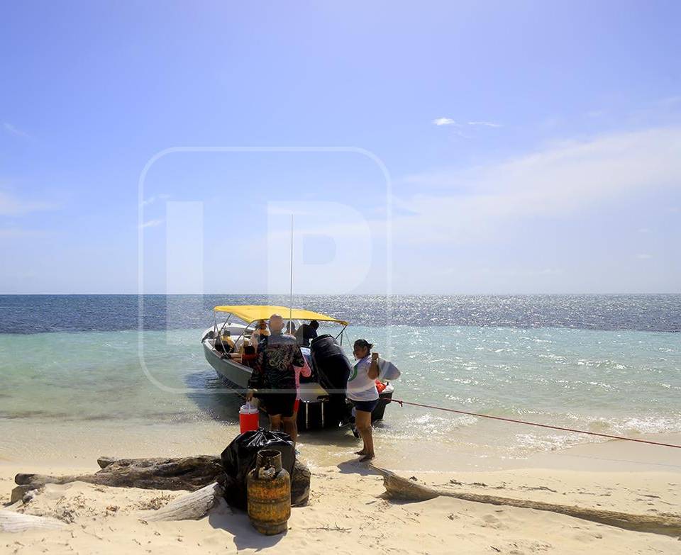 $!El cayo Nicolás es el sitio para parar a disfrutar y comer. Su playa es propicia para dejarse acariciar por las cálidas aguas del Caribe y del Golfo de Honduras.