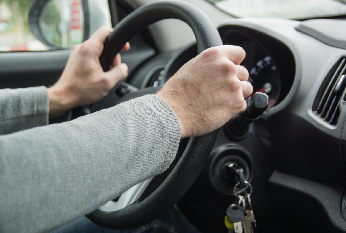 Cómo proteger la dirección de su carro y evitar costosas reparaciones