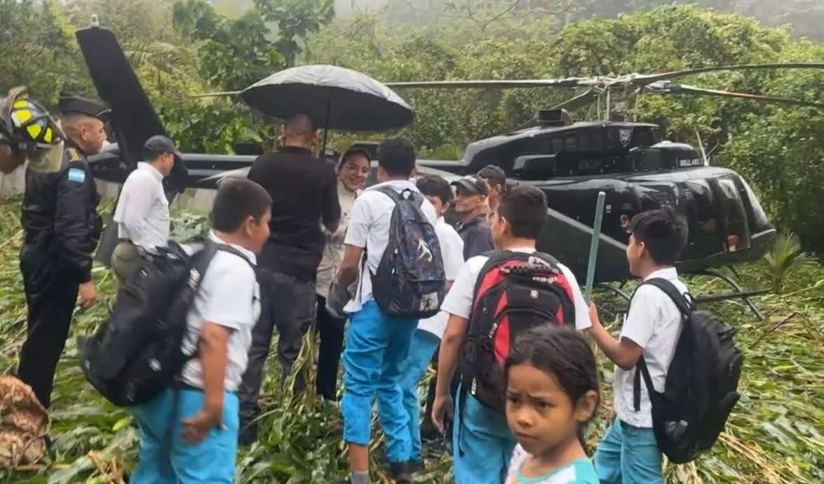 La cantidad de dinero que Xiomara Castro entregó por daños a milpa donde aterrizó