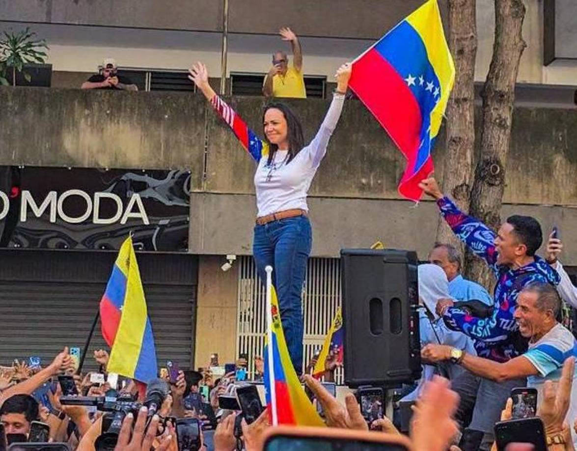 Machado también se refirió al presidente electo Edmundo González Urrutia, descartando su regreso inmediato al país por falta de condiciones. 