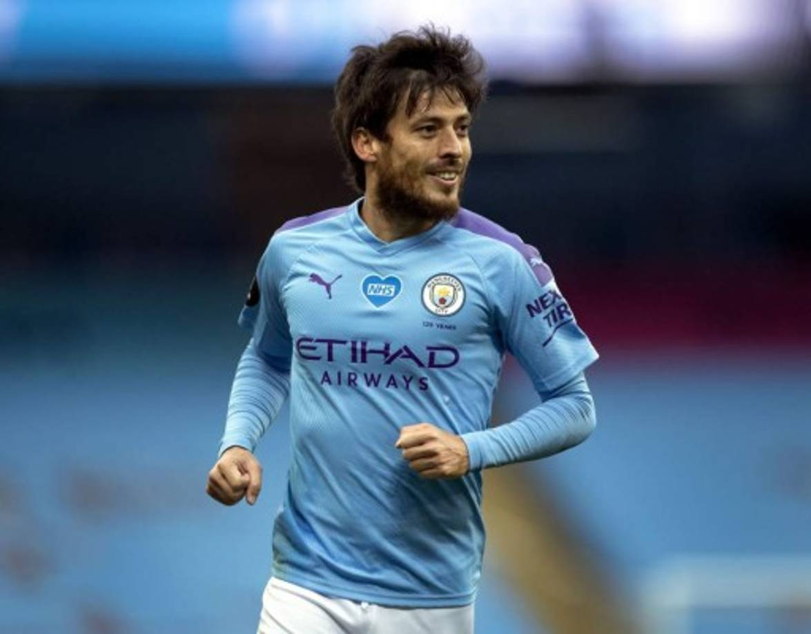David Silva, futbolista del Manchester City, puede acabar fichando por a Lazio. O eso es lo que quieren miles de seguidores del equipo romano. Al poco tiempo de darse a conocer este rumor miles de seguidores daban el visto bueno por las redes sociales: 'Ven a Roma, te queremos' o 'Eres fuerte, te esperamos en Lazio'.<br/><br/>El pasado domingo, el español jugó su último encuentro en la Premier League, su partido numero 309 en esta competición. Y ahora le queda la Champions League, competición que tanto al jugador como a los ingleses no han ganado todavía.