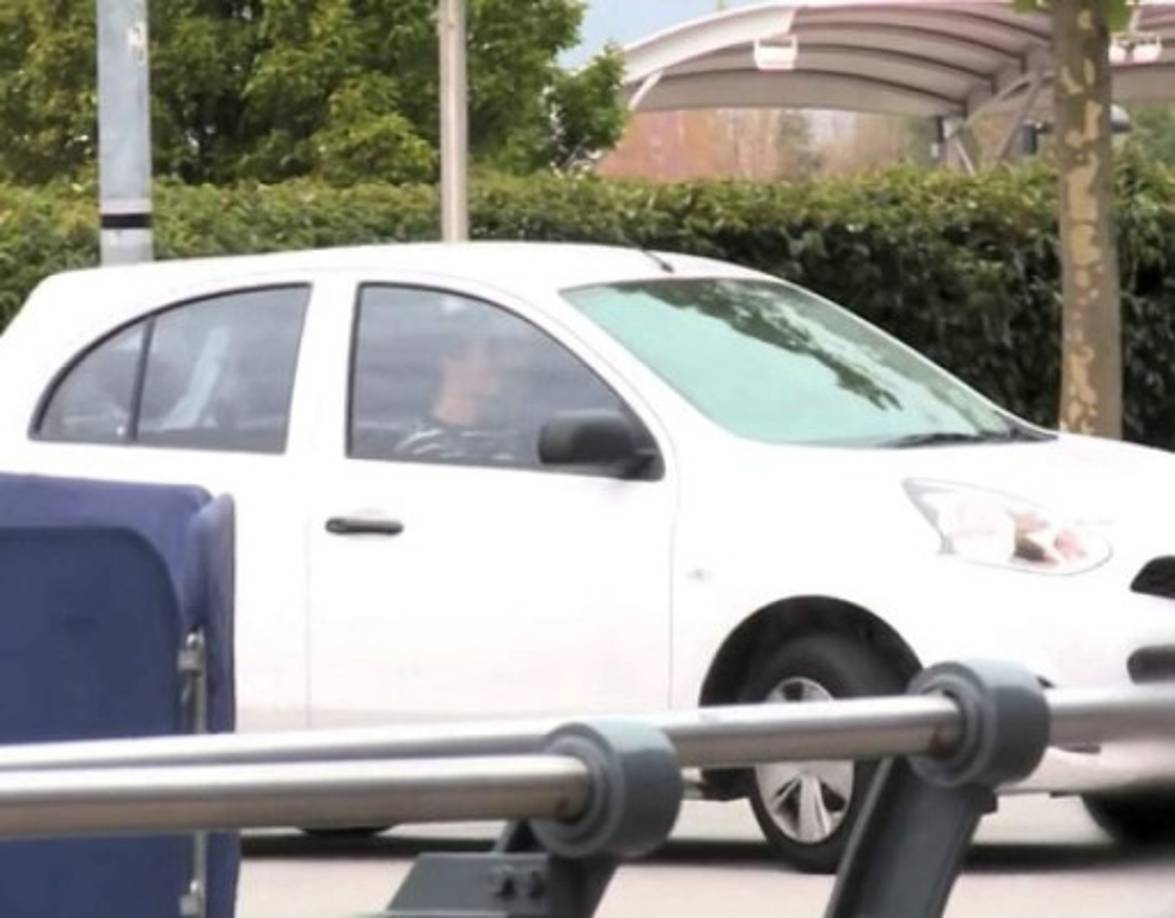 El mediocampista Jesús Navas ha sido otro de los que ha llegado en un peculiar auto a los entrenamientos.