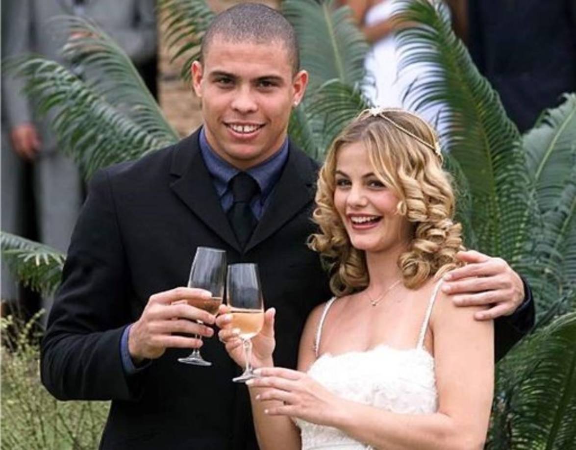 Ronaldo Nazario contrajo matrimonio en 199 con la tambén futbolista Milene Domíngues y solamente duró cuatro años.