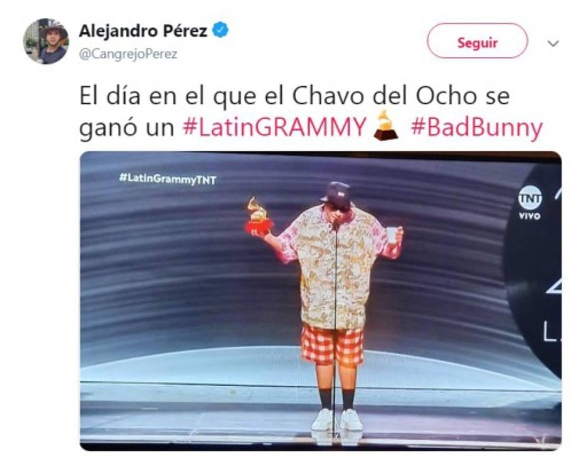 Durante la ceremonia la vestimenta de Bad Bunny solo se puso más rara. Cuando subió a recoger su premio por mejor disco urbano llevó un conjunto demasiado casual.