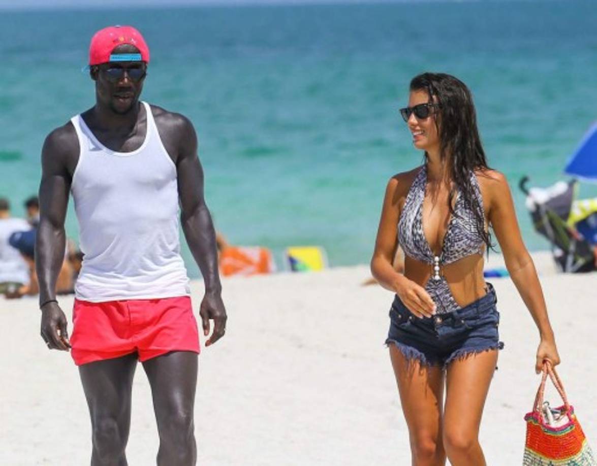 Dicen que es uno de los más envidiados, el lateral Sagna conquistó el corazón de la bella Ludivine Kadri.