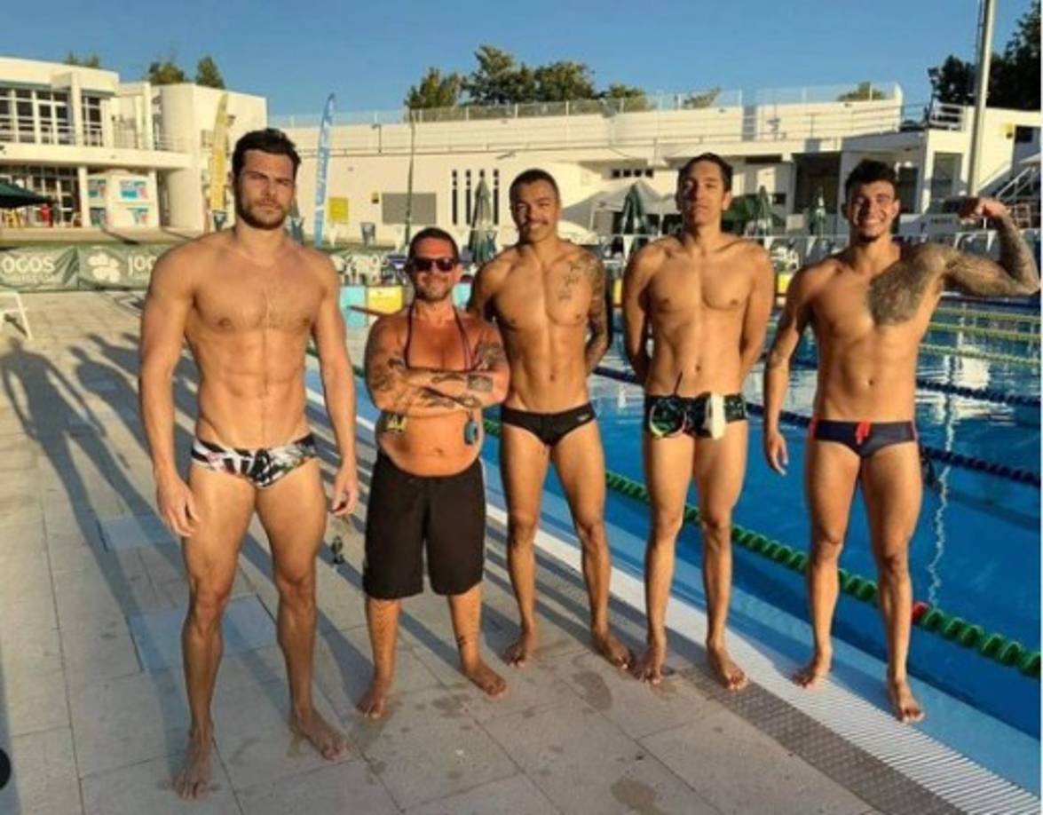 Él estaba en Campeonato Mundial de Natación de 2011 de Shanghái, donde terminó noveno en el 4 × 100 m libre.<br/>