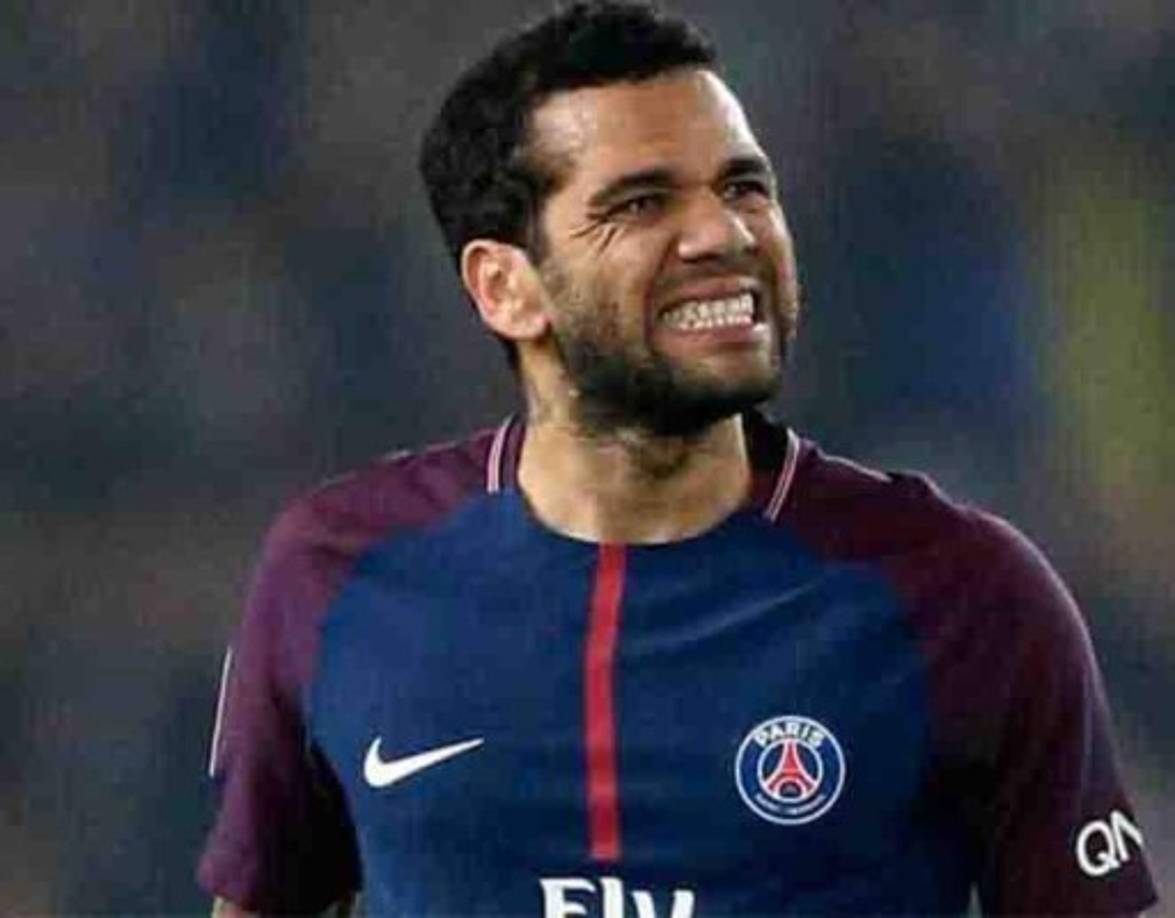 Dani Alves: Bombazo. Diario As informa que el PSG estaría dispuesto a deshacerse del lateral brasileño y se lo ha ofrecido a nada más y nada menos que al Sevilla, uno de sus exclubes.Según el citado rotativo, la llegada de Tuchel al banquillo del PSG ha dejado en el aire el futuro de muchos de sus jugadores, entre ellos el del brasileño, de 35 años .