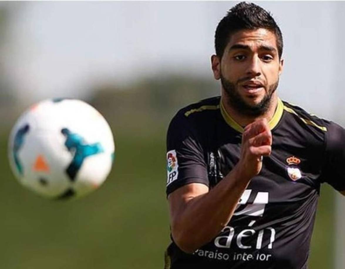 El delantero hispano.hondureño Jona Mejía registra ahora casi 22 meses sin poder anotar un tan solo gol. Una sequía que le ha generado críticas en el balompié español.