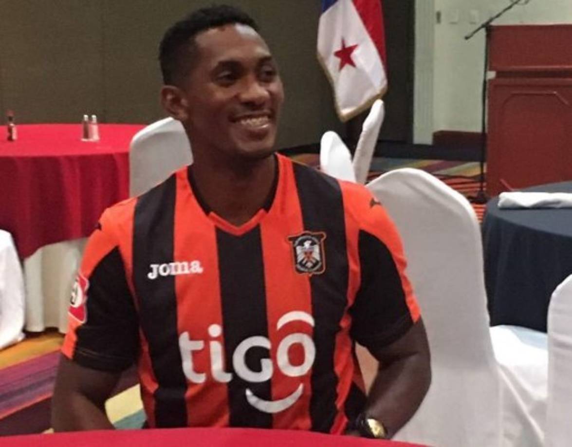 Richard Dixon: Sorpresivamente el zaguero panameño que había sido fichado por el Águila de El Salvador, fue dado de baja por el club. El entrenador del club señaló que no estaba en su mejor nivel, la campaña pasada destacó en el Platense e inclusive en su momento lo quiso el Olimpia.