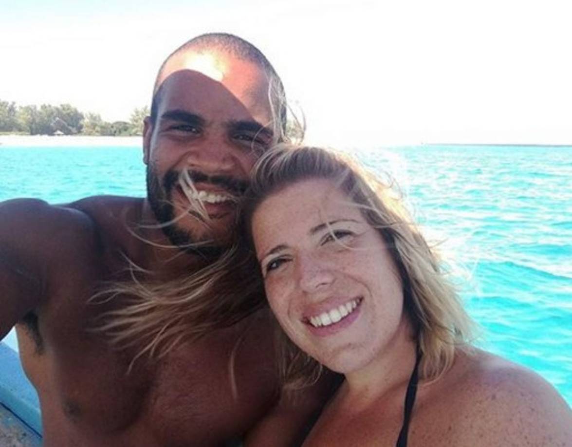 Sin ninguna experiencia médica, pero apoyado por su novia y por su padre, cirujano en Milán, Mbanda relató que también hace de psicólogo en el contacto de pacientes instalados 'en servicios donde el orden del día es la muerte'.