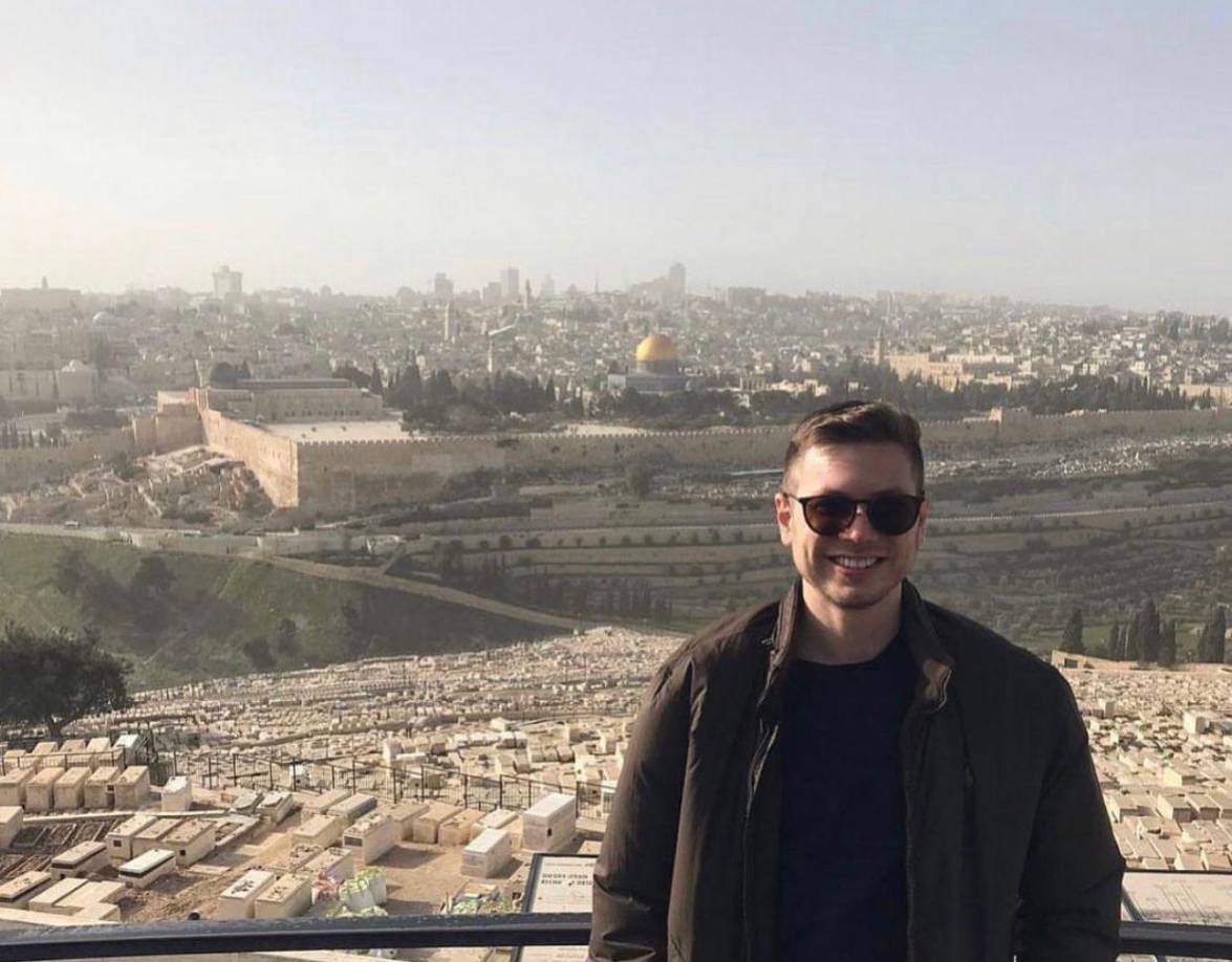 Y es que las críticas se hicieron llegar, luego de que Netanyahu convocara a más de 300 mil reservistas a las filas para afrontar la guerra con Hamás y Yair Netanyahu sigue en Florida, adonde se mudó en abril pasado.