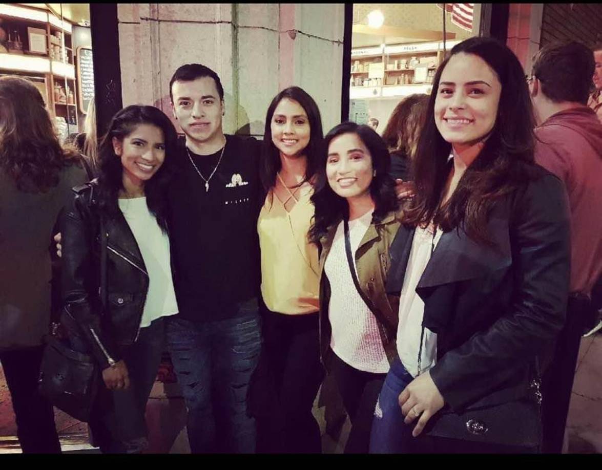 El joven habló con su madre por última vez el 27 de julio. Esa noche estuvo con unos amigos en un bar cerca de Janss Marker Place, ubicado en Thousand Oaks. Aunque él no era asiduo al alcohol, ese día se tomó una cerveza, confirmaron diferentes fuentes a la familia.