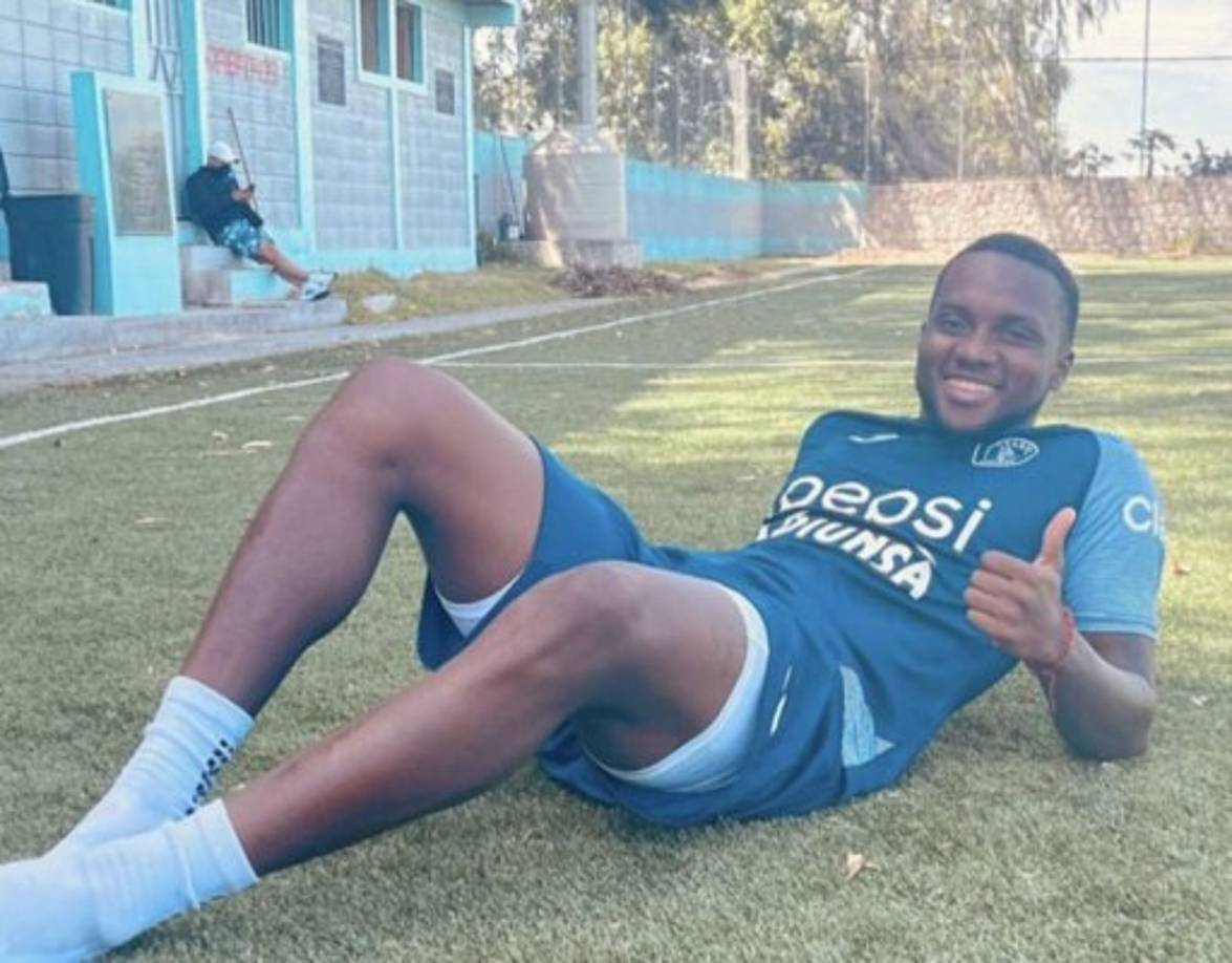 Carlos 'Zapatilla' Mejía: El Motagua estará anunciando durante esta semana el fichaje del joven delantero zurdo. Llega procedente de Pumas Tabasco de México.