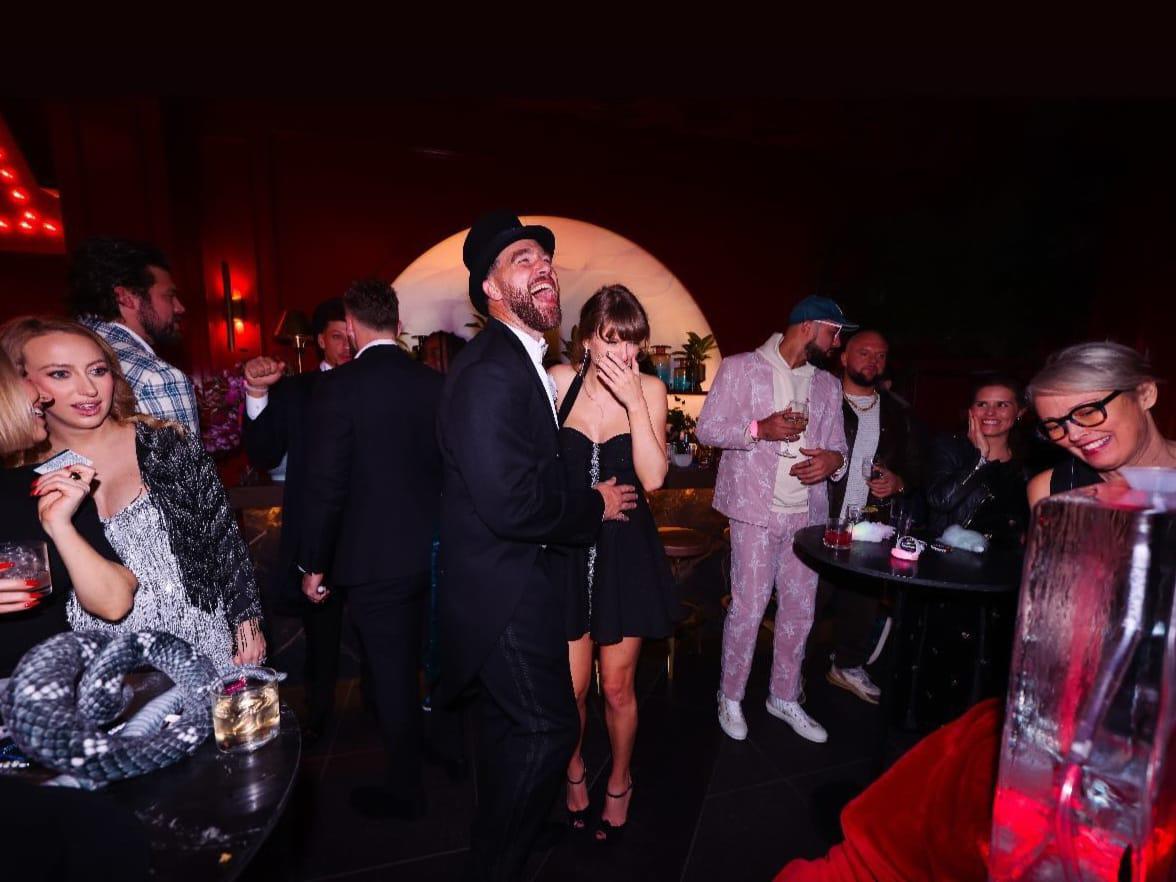 De migajera al altar: La emotiva historia de amor de Taylor Swift y Travis Kelce