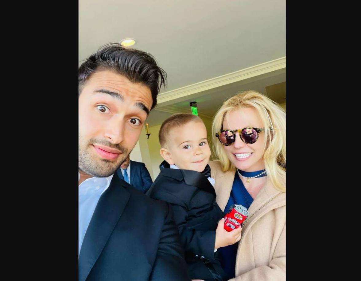 Mientras tanto, recientemente se reveló que el ex esposo de Britney, Kevin Federline, planea escribir un libro revelador sobre la estrella.