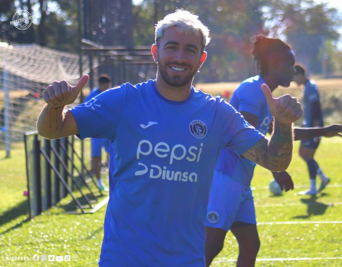 Agustín Auzmendi - “No me voy a ir de Motagua”, confirmó el delantero argentino en un live de Instagram. El club azul le hizo una oferta por un año de contrato más al goleador, según informó Emilio Izaguirre. Solo le restan seis meses de ligamen y está analizando la propuesta.