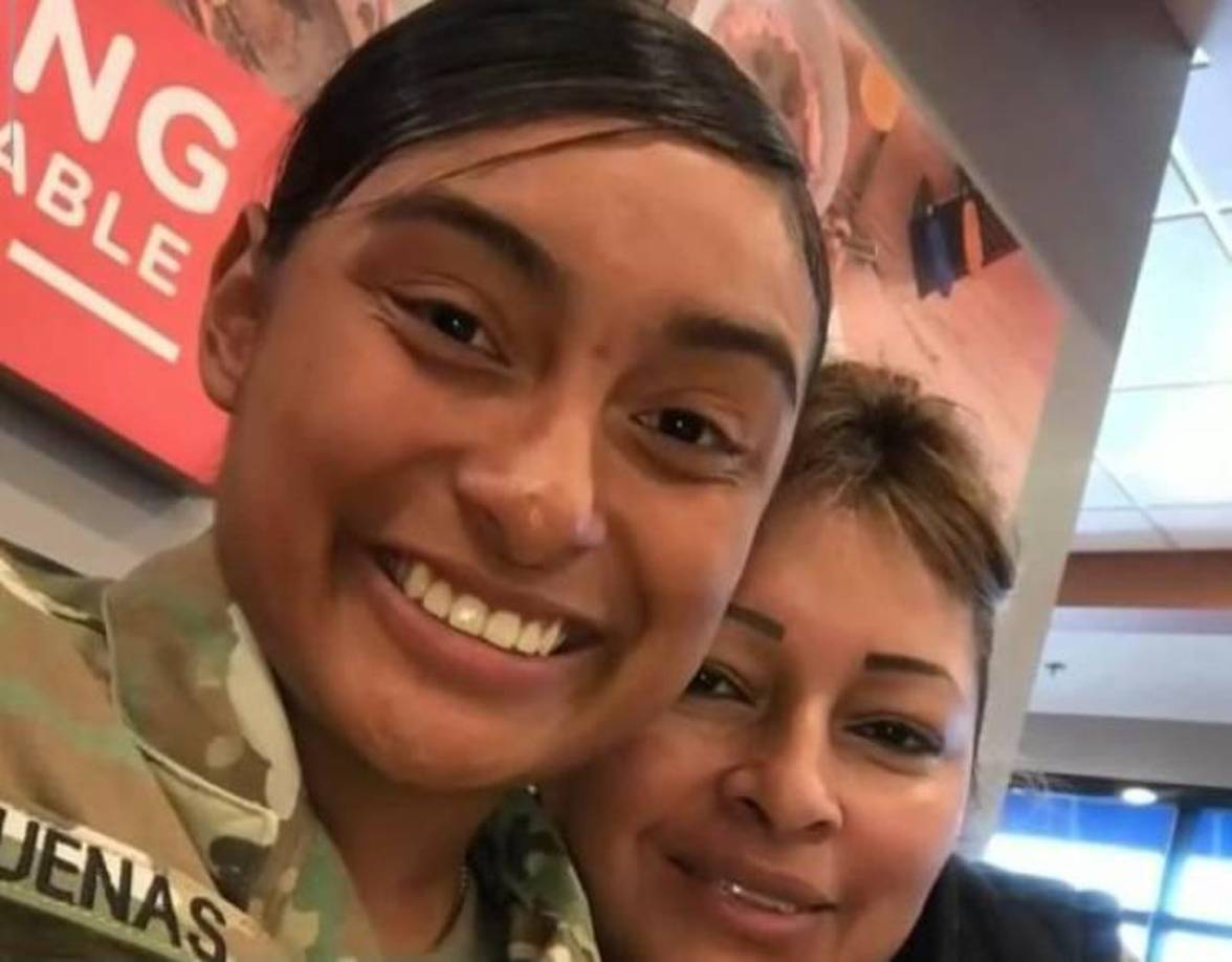 Poco después, la madre de Dueñas, Carmen Aguilar, se sumó y se comprometió a aportar otros 30,000 dólares, elevando la recompensa total a 55,000 dólares.