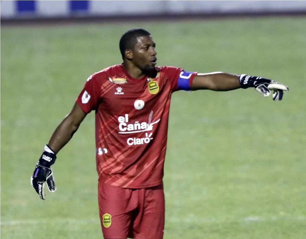 Luis ‘Buba’ López seguirá en la portería del Real España en la temporada 2023-24, confirmó el director deportivo de la Máquina, Javier Delgado. “Con Buba una particularidad, renueva por un año y su situación siempre es darle un espacio para ver si tiene alguna opción en el extranjero, por ello todavía no estamos definidos, el asunto de él está cincuenta a cincuenta”, dijo.