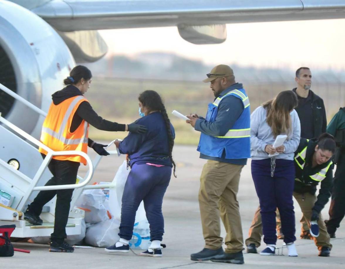 Cerca del 80% de los migrantes indocumentados han vivido en el país más de una década, lo que significa que la mayoría son residentes de larga duración con conexiones familiares y laborales sólidas en EE.UU.