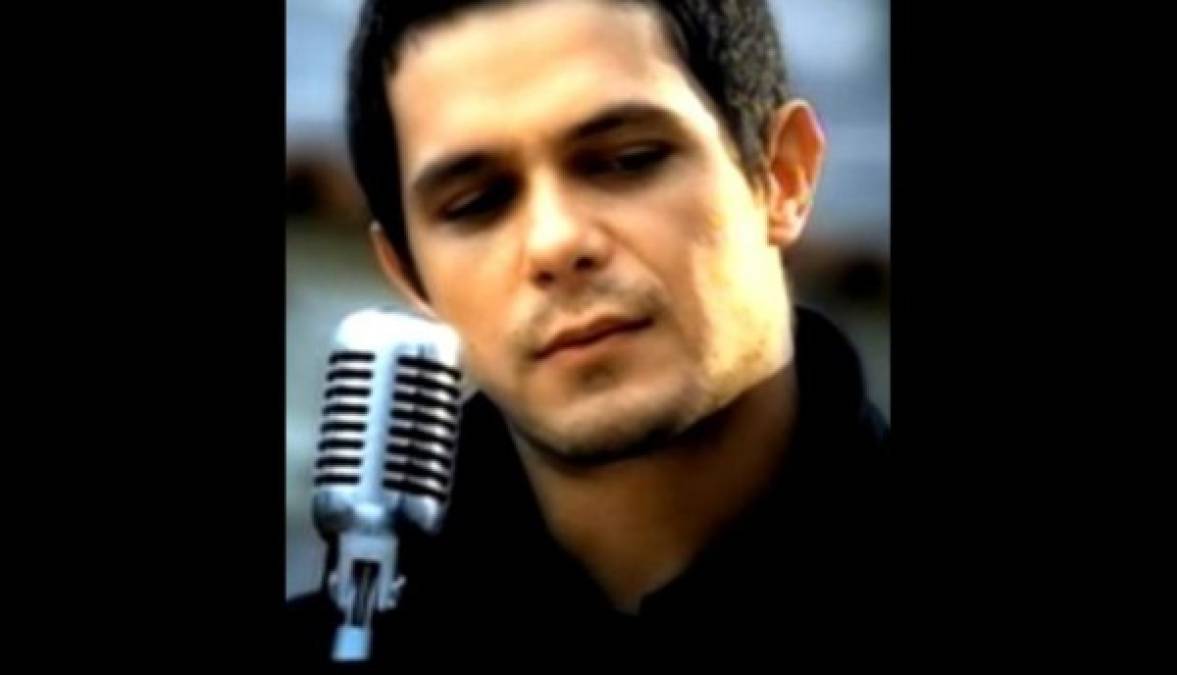 En 1998, a sus 30 años, Alejandro Sanz era uno de los cantantes españoles más conocidos. El cantante formó parte del concierto y deleitó con sus éxitos.