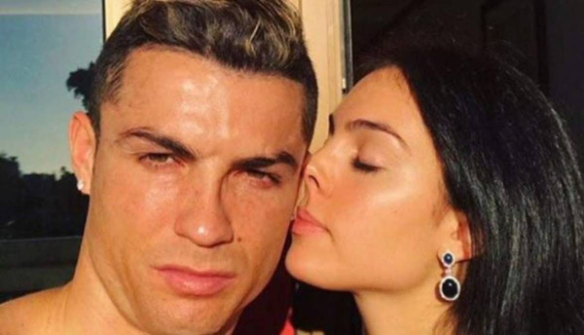 Cristiano Ronaldo le pidió a Portugal no ser convocado para esta fecha Fifa, por lo que aprovechó para irse de vacaciones con su novia a la Isla de Cerdeña. FOTO INSTAGRAM GEORGINA RODRÍGUEZ.