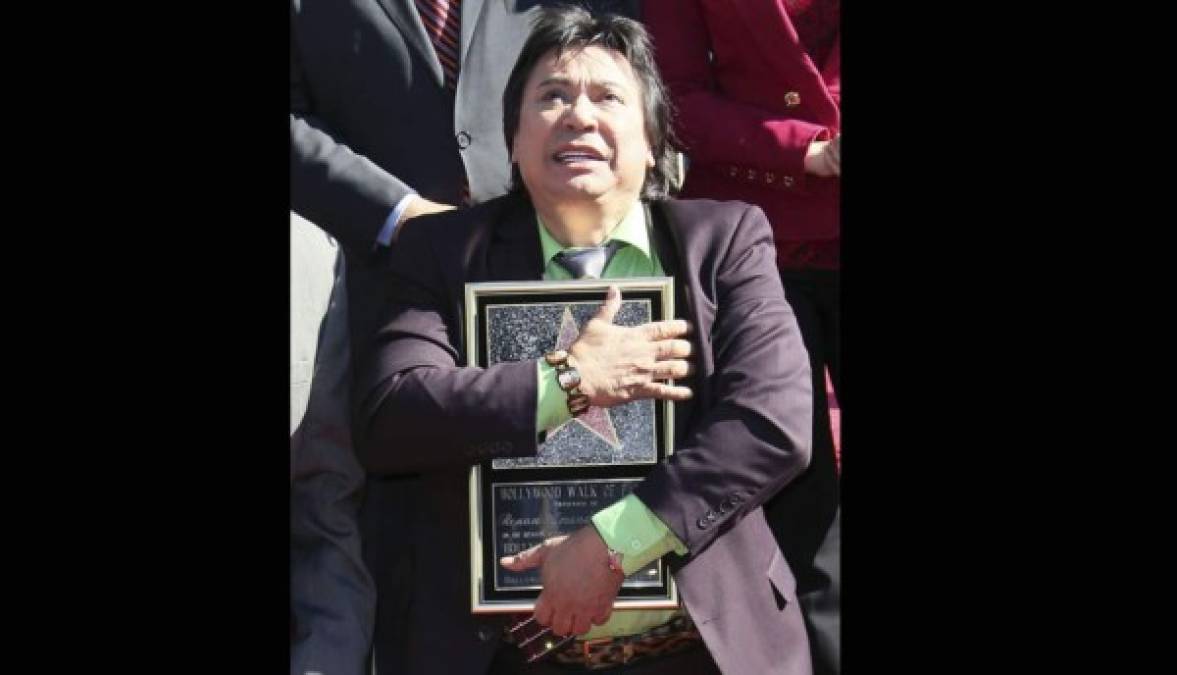 El personaje de radio hondureño Renan Almendarez Coello conocido en la radio como 'El Cucuy de la Mañana', fue galardonado con la estrella 2,535 del Paseo de la Fama de Hollywood en la categoría radio.