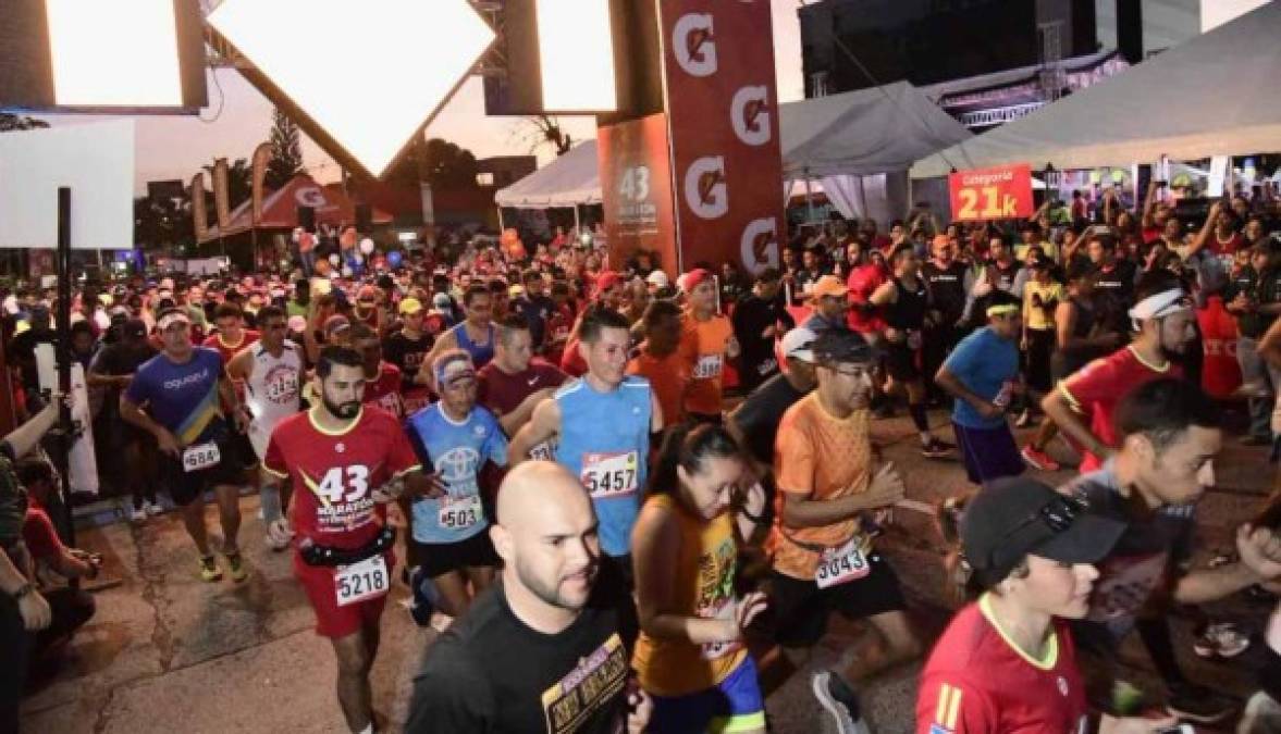 En sus marcas, listos, fuera... La 43 Maratón Internacional de Diario LA PRENSA comenzó en punto de las 5.00am.