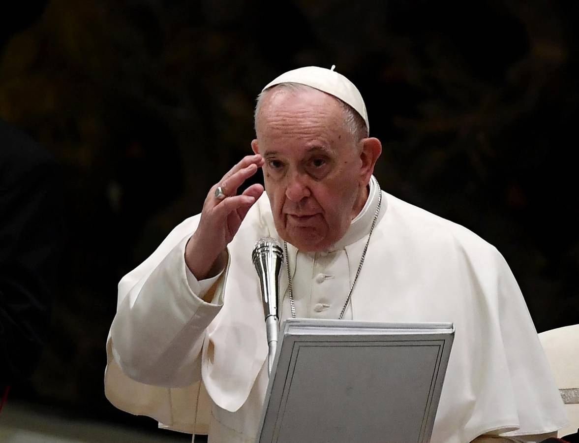 El Papa critica a quienes no quieren tener hijos y prefieren adoptar “perros y gatos”