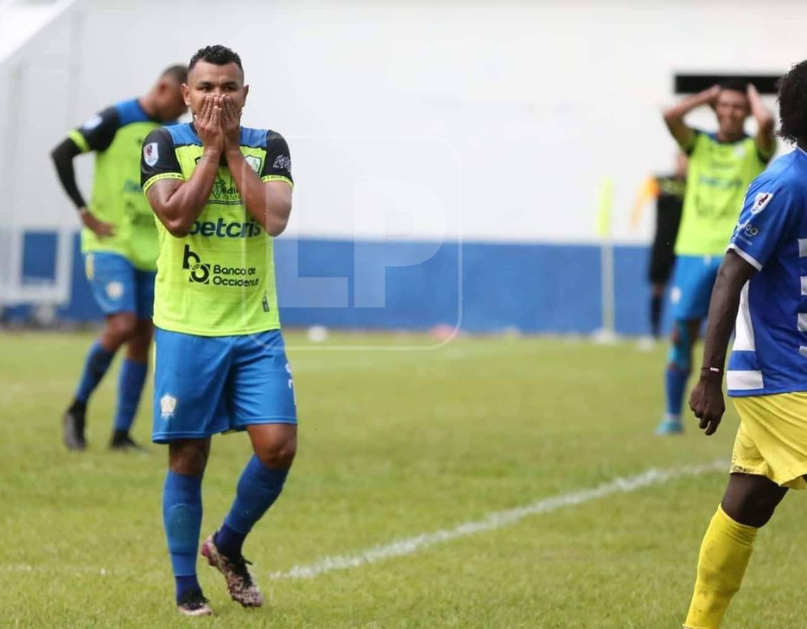 Pasillo, bellezas, festejos y mujer hizo historia: Las imágenes de la primera jornada de la Liga Nacional
