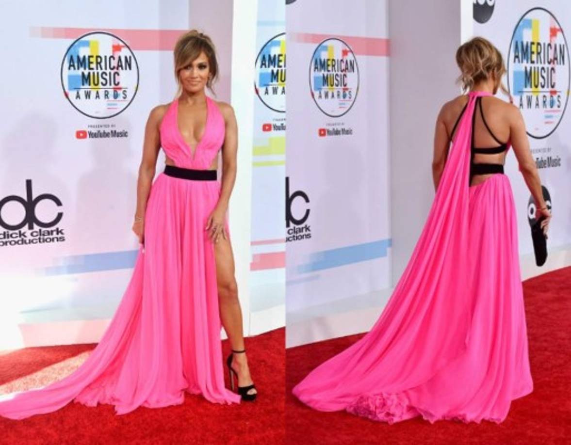Jennifer López<br/><br/>La diva del Bronx no pudo pasar desapercibida con un vestido color rosa fluorescente que resaltaba su bronceado y dejaba ver su buena condición física. Miren esa espalda y esas piernas.