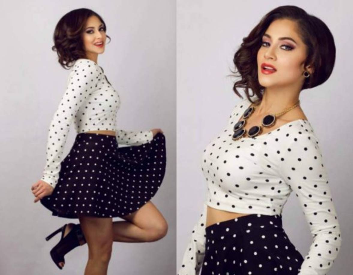 Su color favorito es el rojo y su deporte preferido es la equitación.