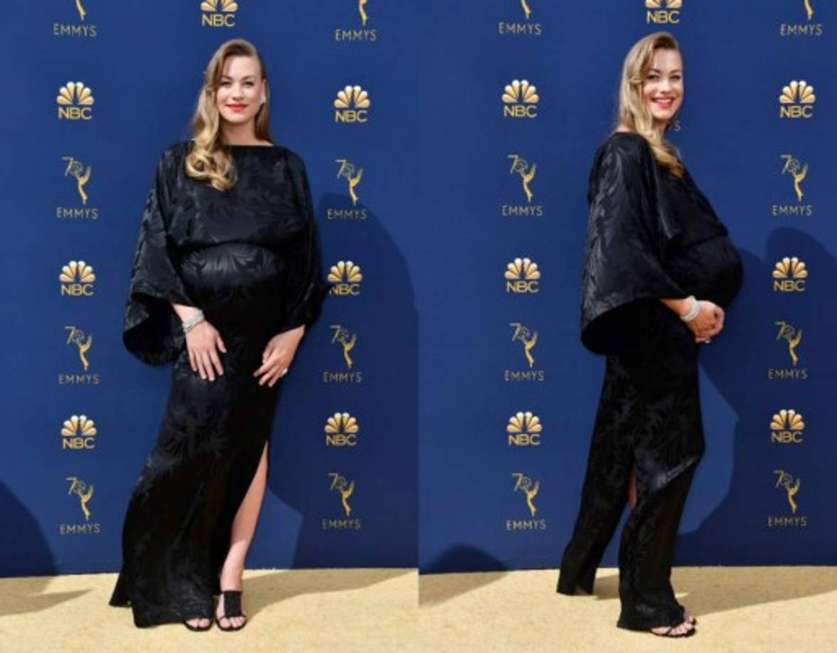 Yvonne Strahovski conocida por su interpretación de 'Serena Joy Waterford' en la serie de televisión The Handmaid's Tale presumió su embarazo en la alfombra roja de los Emmy.
