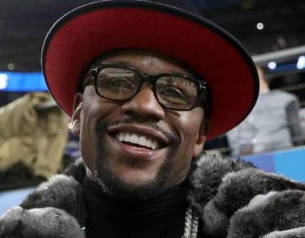 Floyd Maywather subió este domingo a Instagram una serie de stories que lo muestran celebrando el 'Memorial Day' junto a otras personas en lo que sería una lujosa casa. El excéntrico deportista también se mostró comiendo unas alitas de pollo frente a unos televisores.