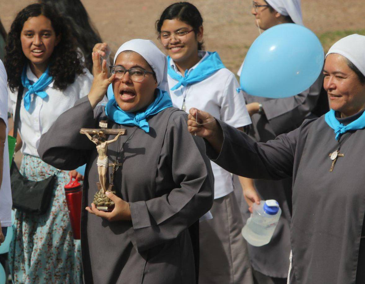 Representantes de la iglesia Católica participaron en la marcha.