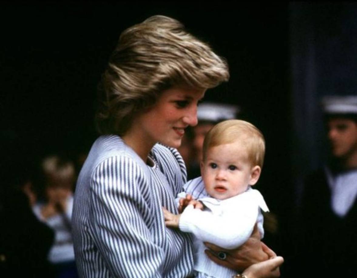 15 de septiembre de 1984: nace su segundo hijo, el príncipe Enrique.