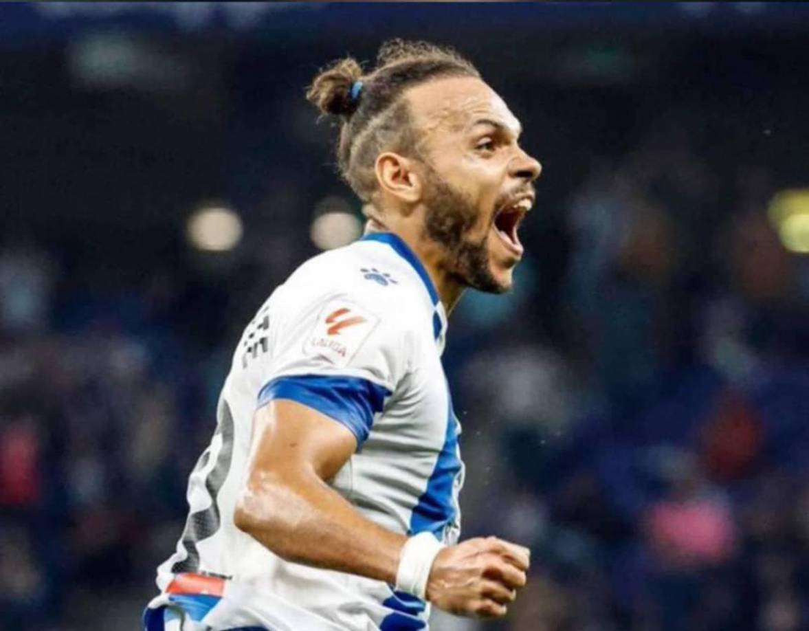 Se cayó el acuerdo. Martin Braithwaite regresa a Barcelona desde Atenas, ya que el acuerdo con el Olympiacos está actualmente en suspenso por problemas en términos personales.Braithwaite en este momento está barajando otras opciones como agente libre.