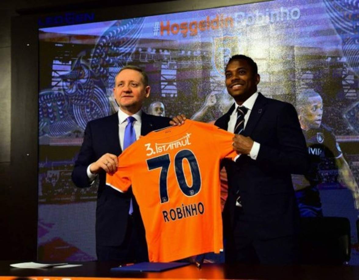 El jugador Robinho fue presentado como nuevo fichaje del Basaksehir Estambul de Turquía. Será compañero del turco Arda Turan, ex futbolista del Barcelona.