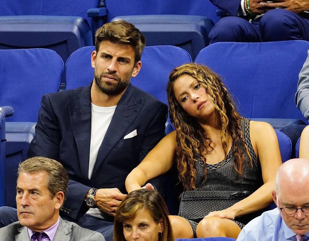 Desde que se anunció la separación de Gerard Piqué y Shakira, corrieron ríos de tinta sobre la supuesta infidelidad del futbolista del FC Barcelona. Ahora, casi tres meses después, Piqué se ha dejado ver de lo más feliz y enamorado con su novia Clara Chía Marti. 