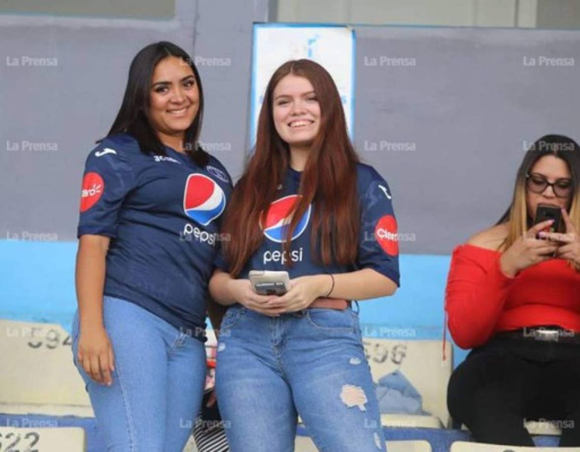 Ellas llegaron al estadio Nacional y disfrutaron de la goleada de 4-0 del Motagua ante Juticalpa.