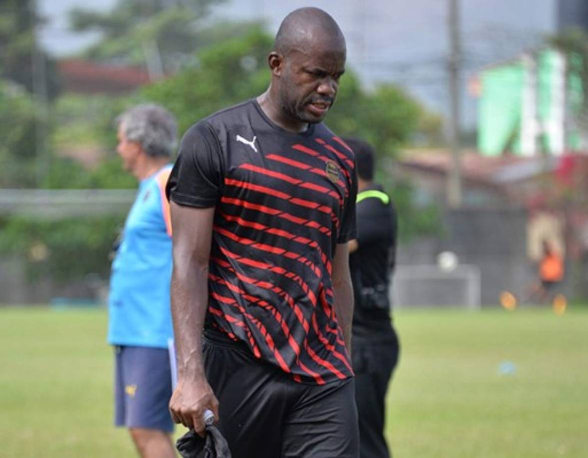 El defensa central Osman Chávez sigue sin incorporarse a la pretemporada del Real España. Su continuidad está en duda.