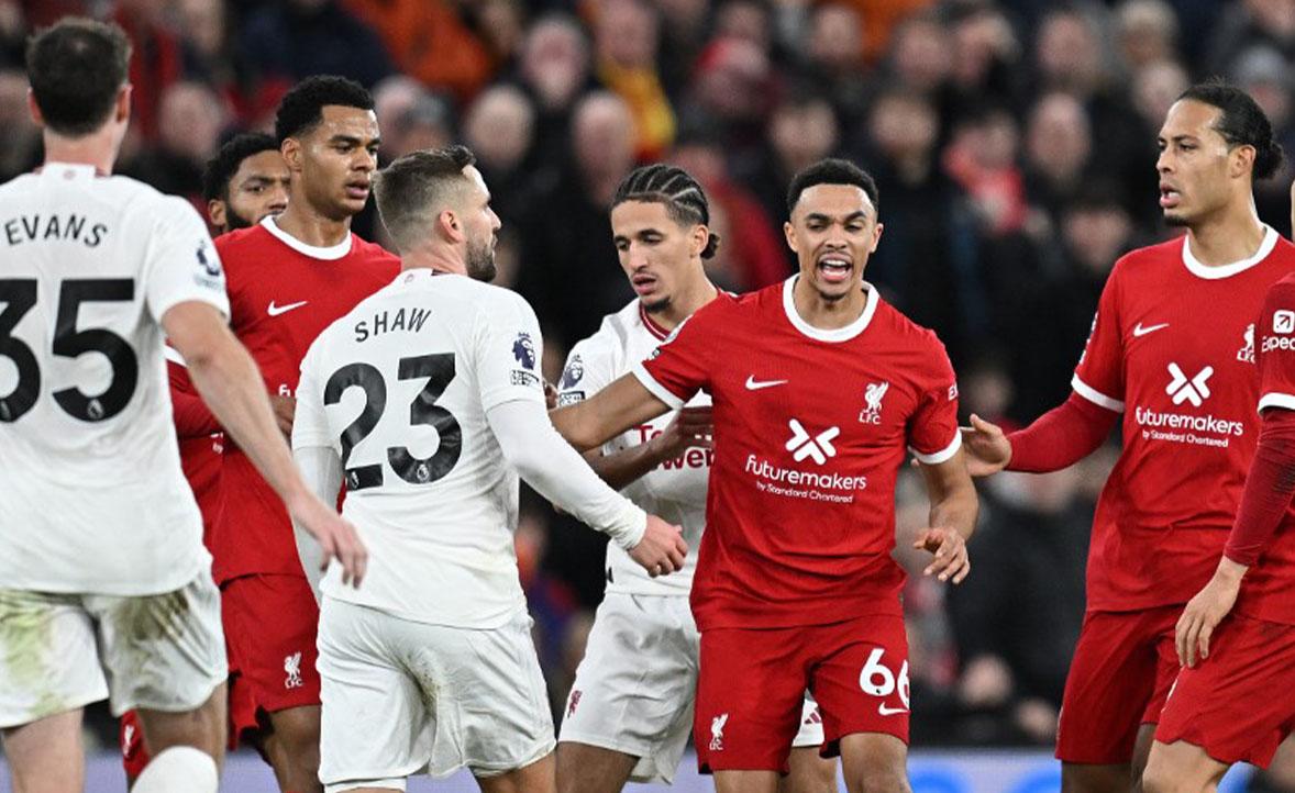 Premier League: Liverpool, frenado por el United y hay nuevo líder