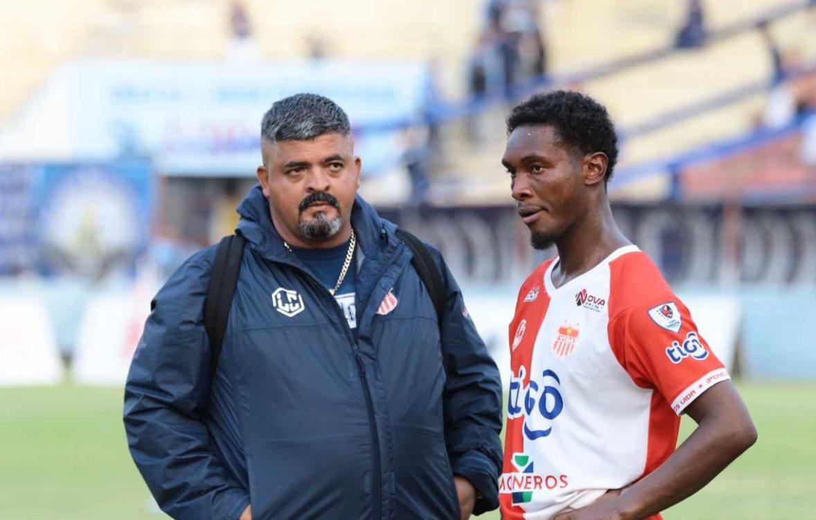 Luis Cruz y su promesa si el Vida logra salvar la categoría