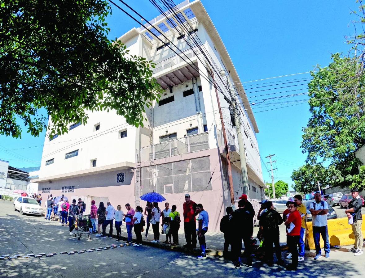 Falta de políticas que fomenten el empleo golpea a hogares hondureños