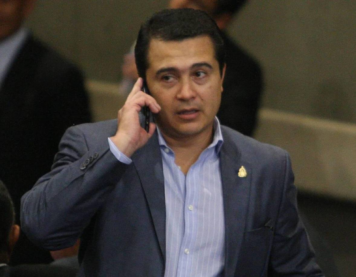 Ese mismo año, la Fiscalía Especial Contra El Crimen Organizado (Fescco), del Ministerio Público, vinculó a Magdaleno Meza con “Tony” Hernández, quien en 2021 fue sentenciado a cadena perpetua por narcotráfico en Estados Unidos. 