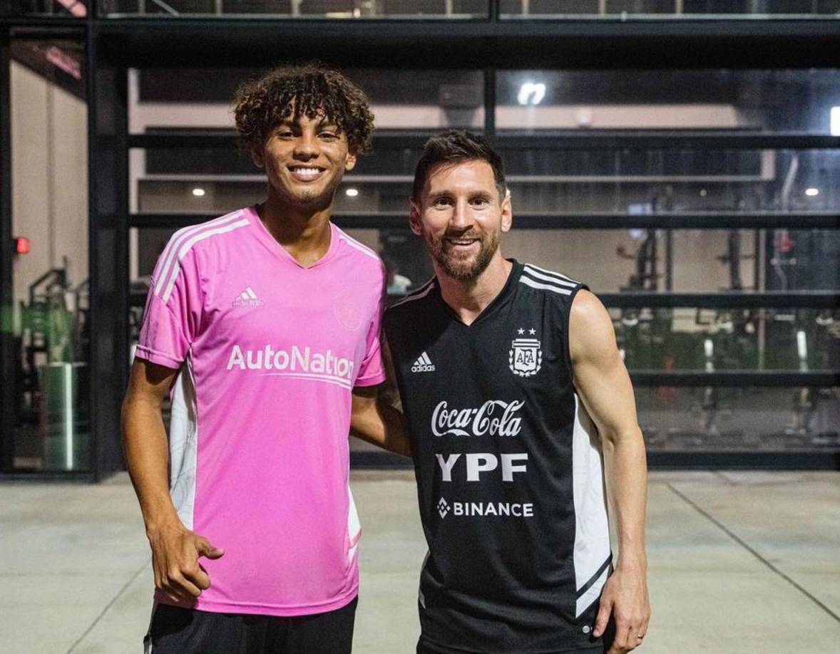 Previo al amistoso que Honduras disputó frente a Argentina el 23 de septiembre en Miami, la Albiceleste de Messi se enfrentó a las inferiores del Inter Miami en un encuentro en donde David Ruiz estuvo presente y compartió con Lionel Messi.