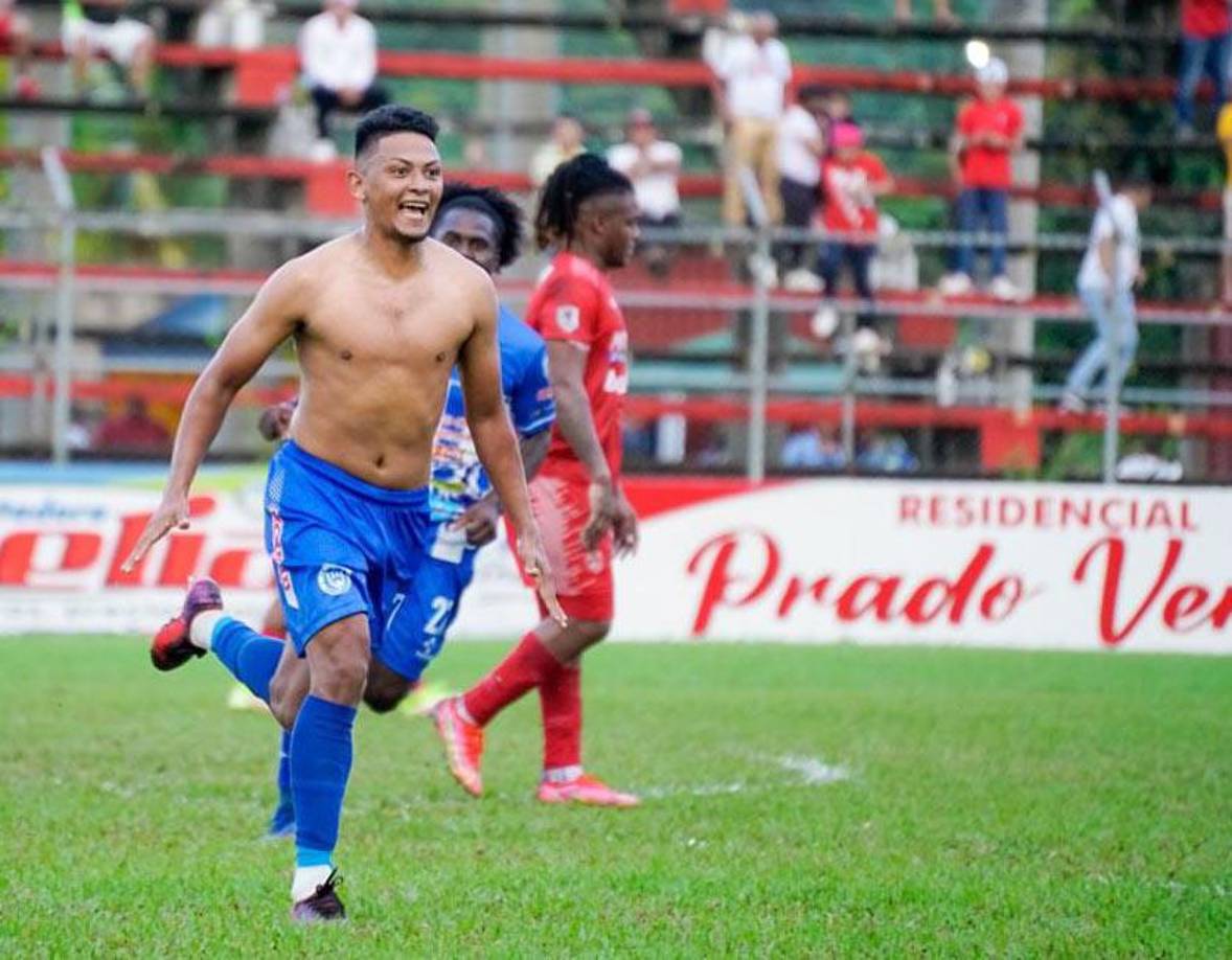 Alexy Vega: Extremo izquierdo que tuvo un gran Clausura 2022 con el Victoria. Aparece en la lista de posibles fichajes del Olimpia.